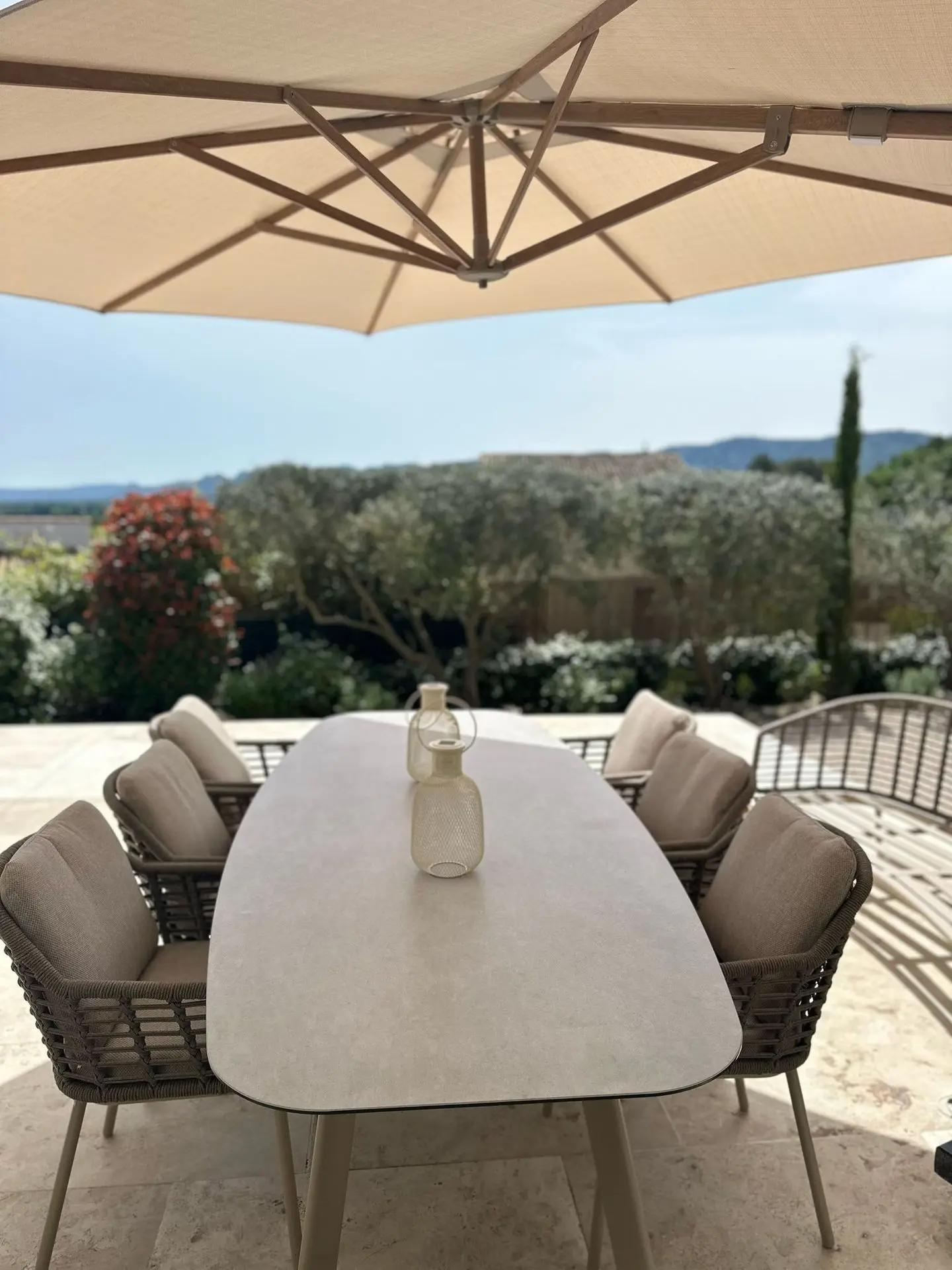 Mobilier de terrasse à Saint-Rémy-de-Provence – vue 2