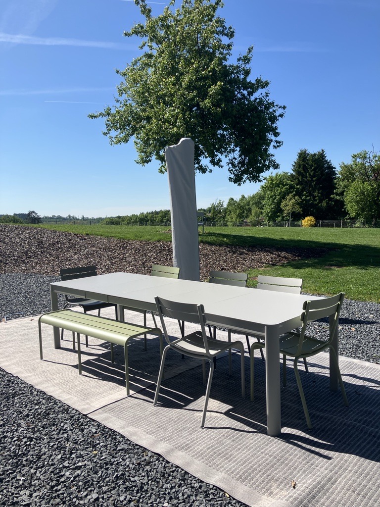 Ensemble de mobilier Fermob coloré