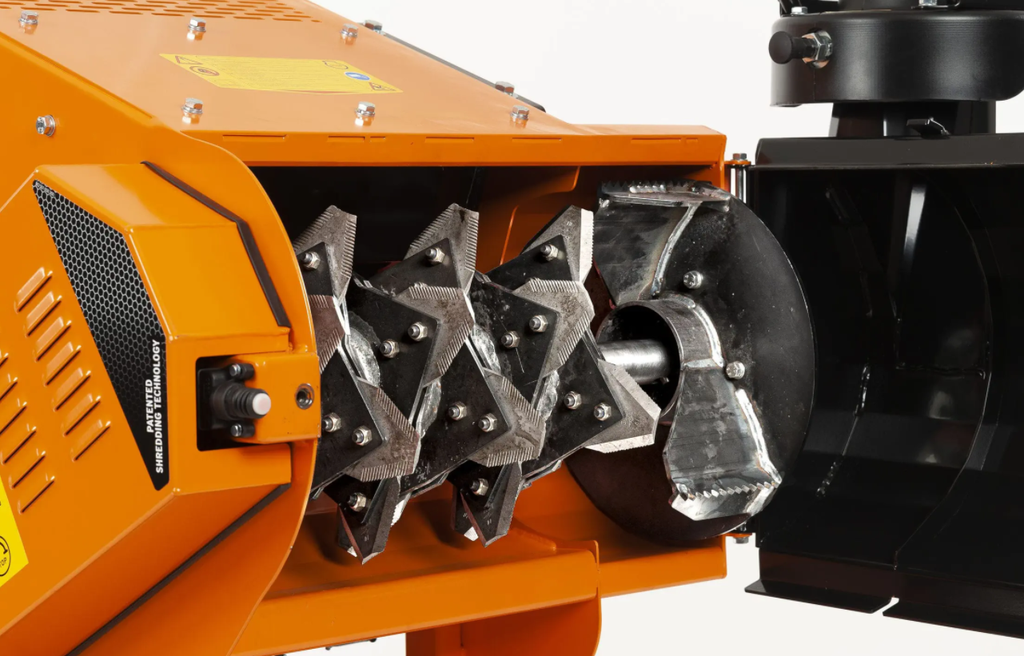 Broyeur ELIET prof 6 avec traction hydraulique et ZR, rouleau ameneur